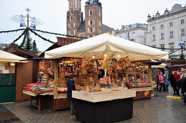 mercatino natale piazza mercato