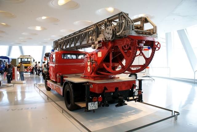 mercedes benz lf 3500 fire fighting truck