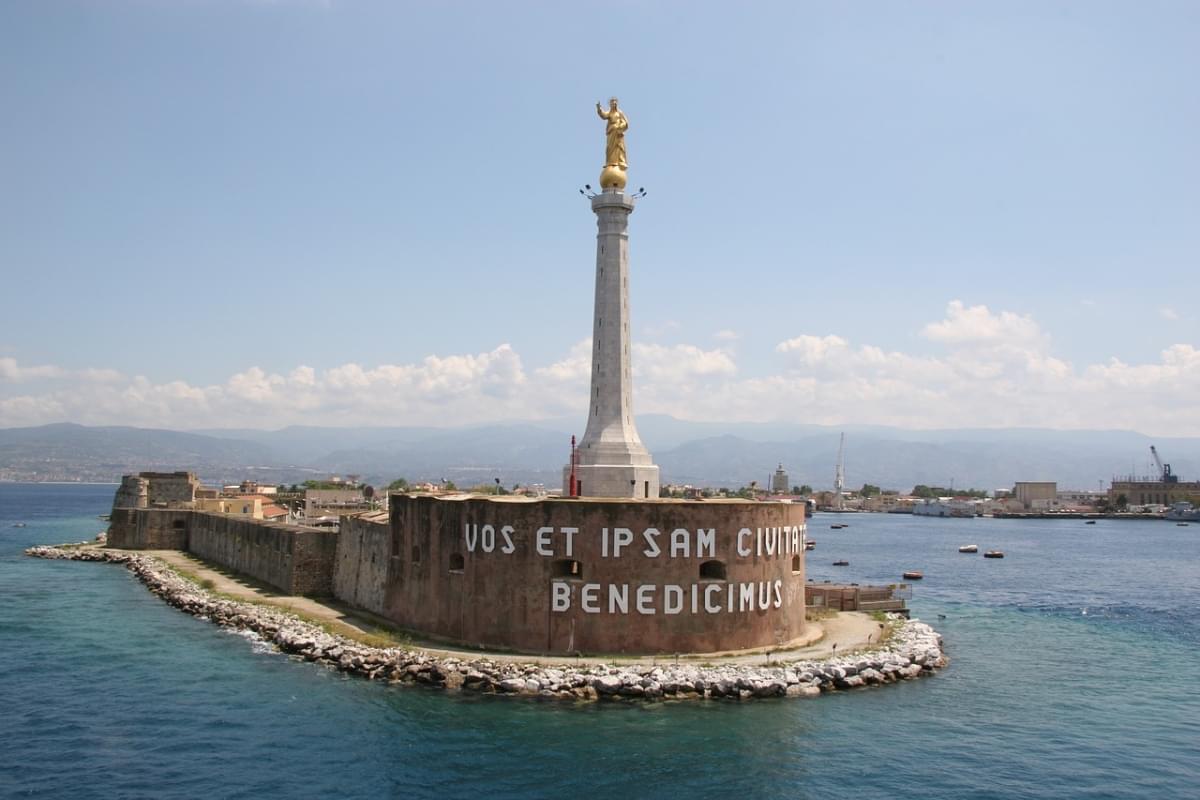messina monumento mare sicilia
