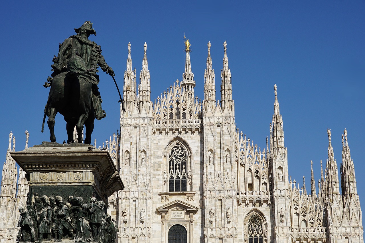 milano piazza duomo di sera