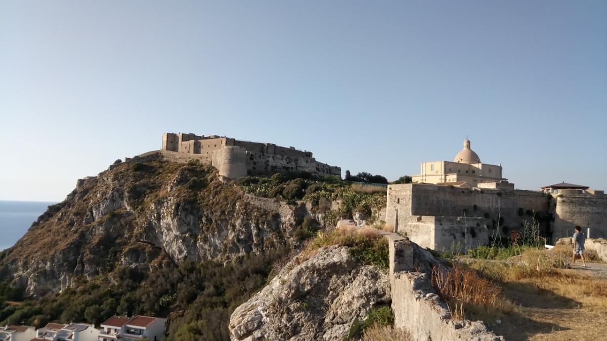 milazzo sicilia castello medievale