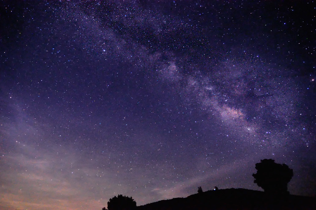 milky way over mcdonald observatory