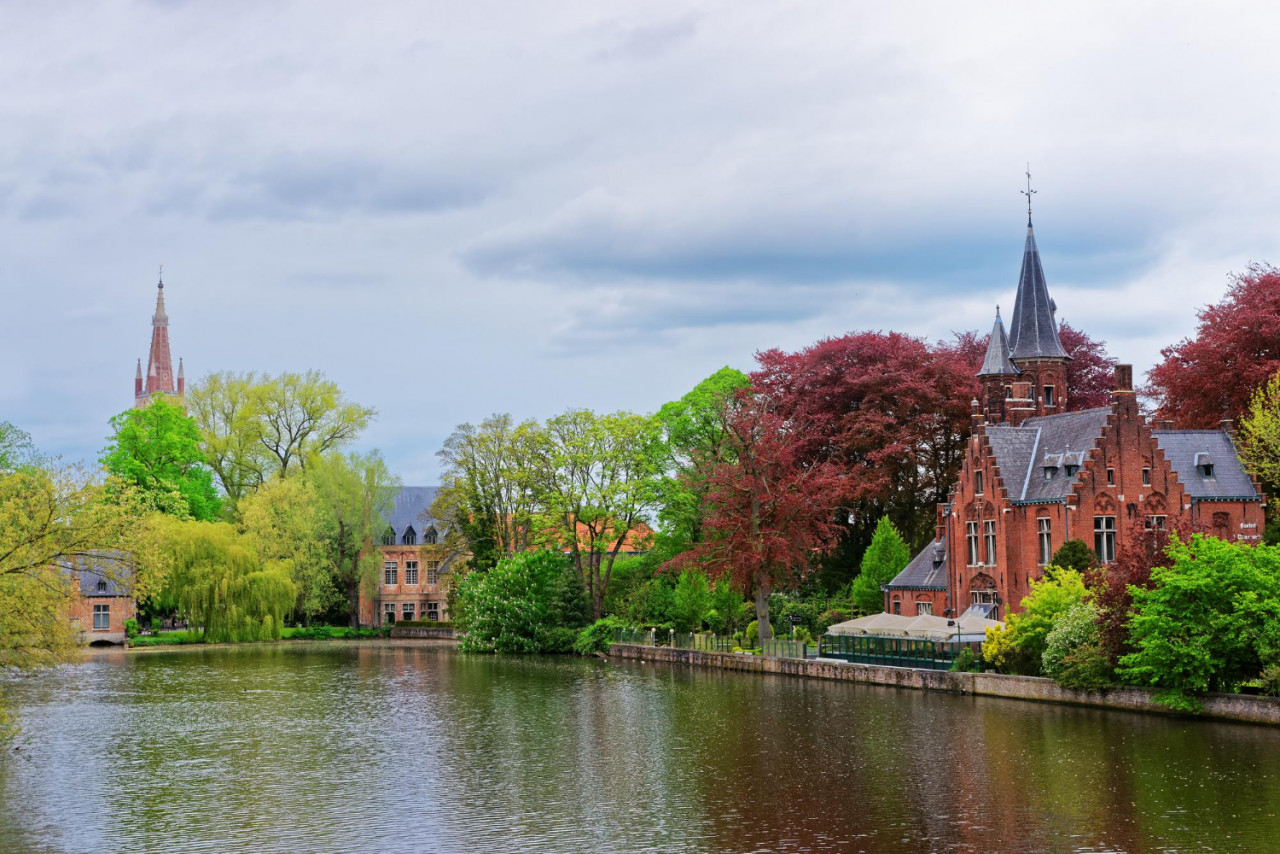 minnewaterpark minnewater lake old town brugge belgium