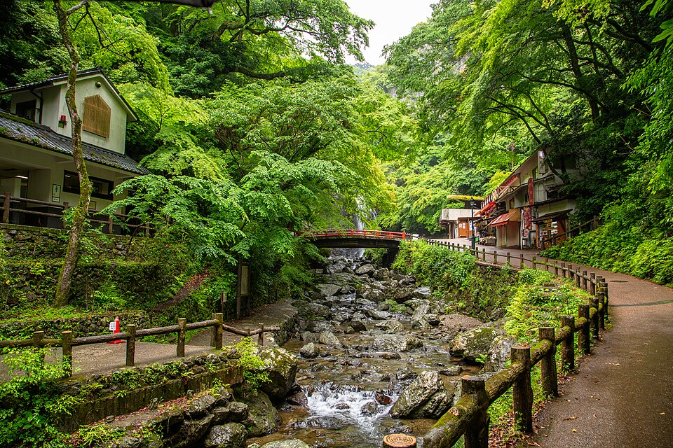 minoo park falls trail osaka