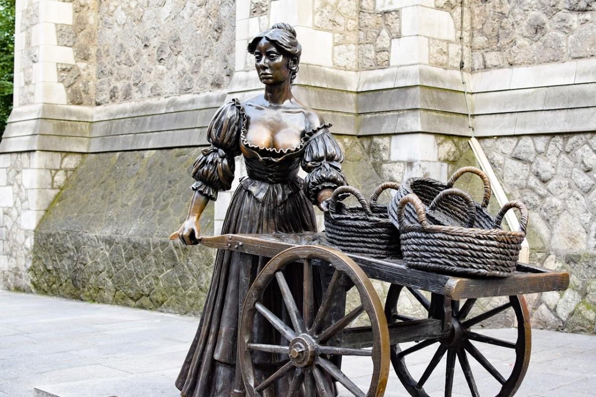 molly malone statua attrazione 1