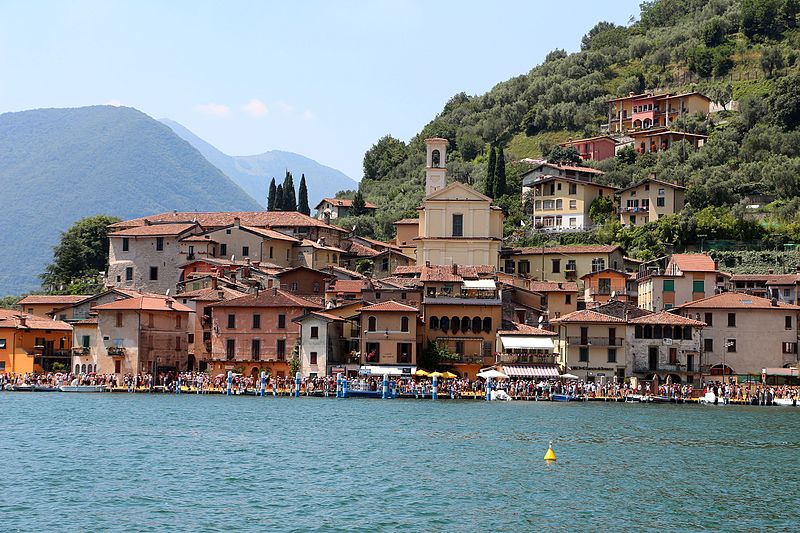 monte isola durante l installazione floating piers 2016 04