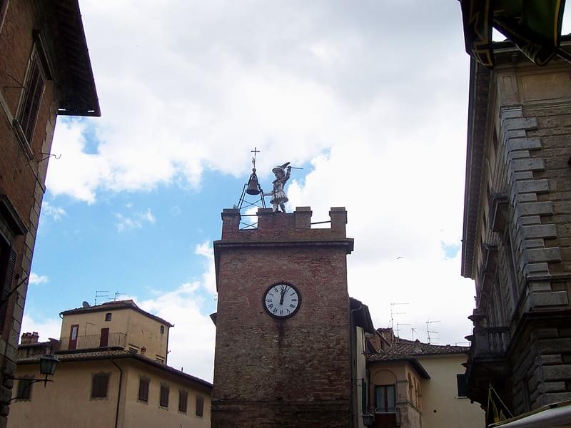 montepulciano torre pulcinella