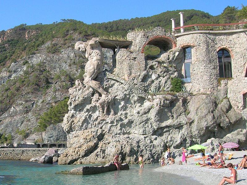 monterosso al mare il gigante al mare