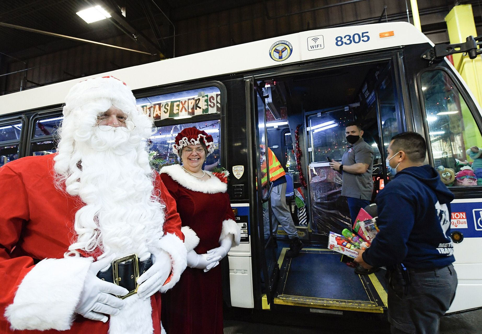 mtassantasexpressbringstoystohospitalizedchildren 51752421287