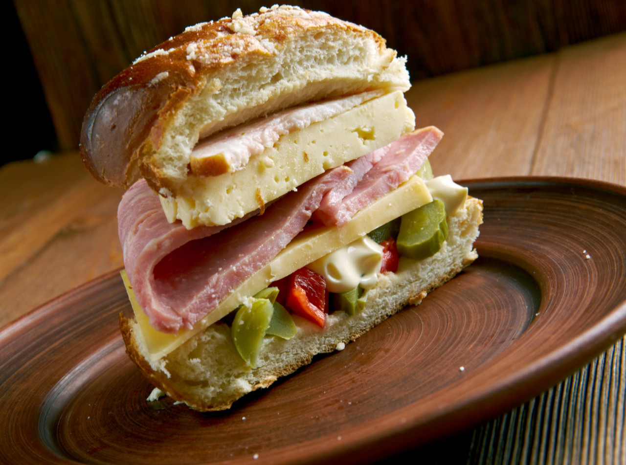 muffuletta type round sicilian sesame bread popular sandwich new orleans louisiana