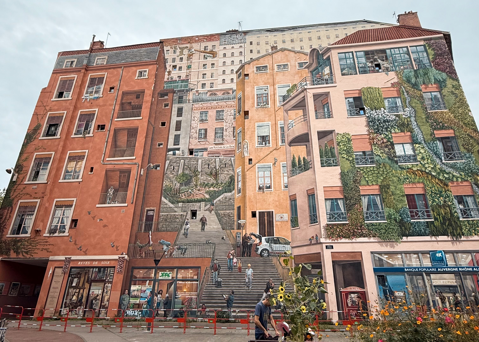 mur des canutsmaison des canuts 1