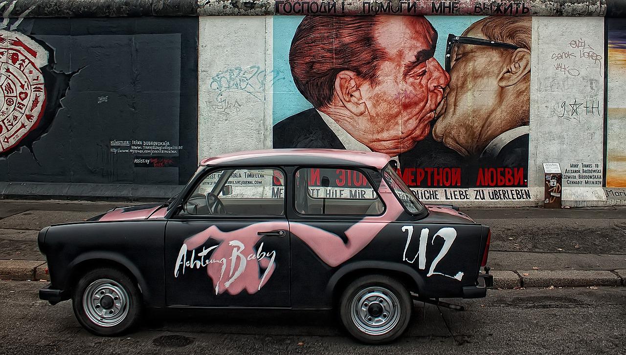 Muro Di Berlino Auto Graffiti 2