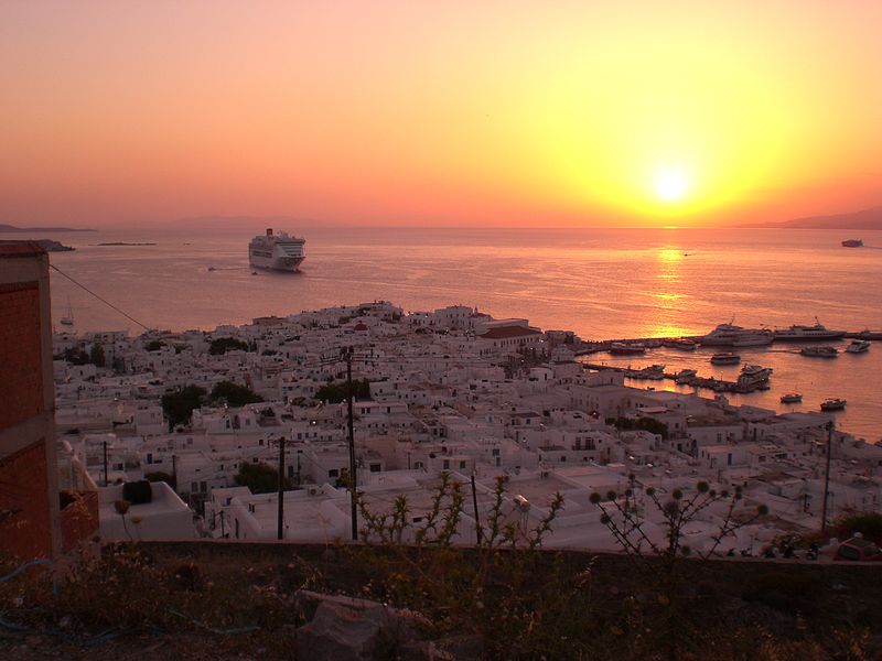 8 mykonos notte