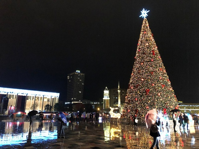 Christmas Market On Skanderbeg Square 2 28wpwtr17 29