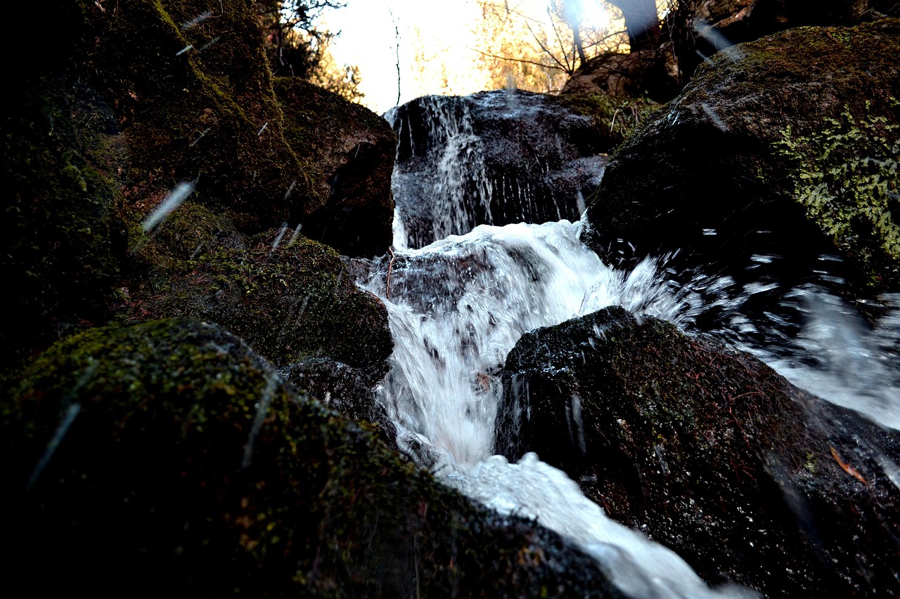 natura cascata roccia fiume