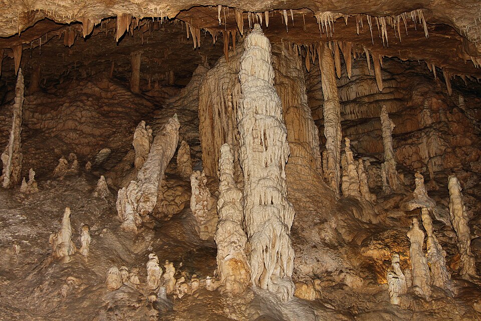 natural bridge caverns plutos anteroom