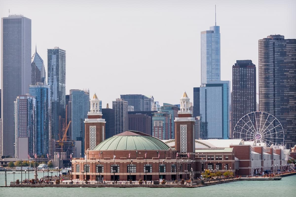 navy pier skyline di chicago