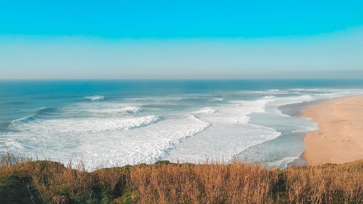 nazare portogallo onde oceano