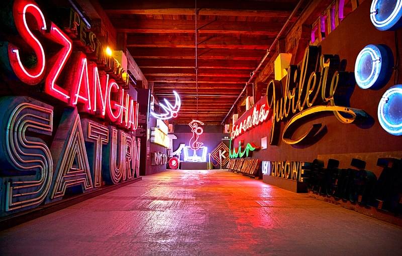 neon museum varsavia praga