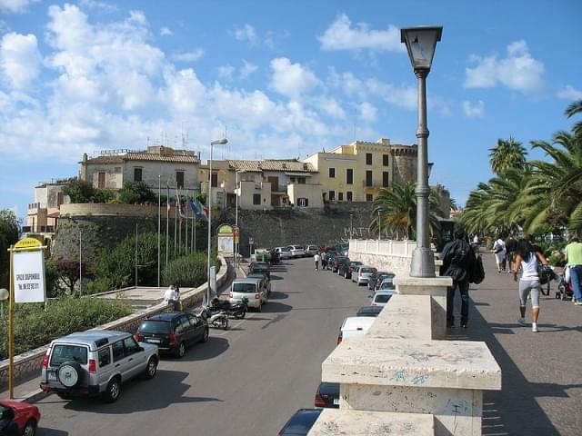 nettuno borgo medievale lungomare