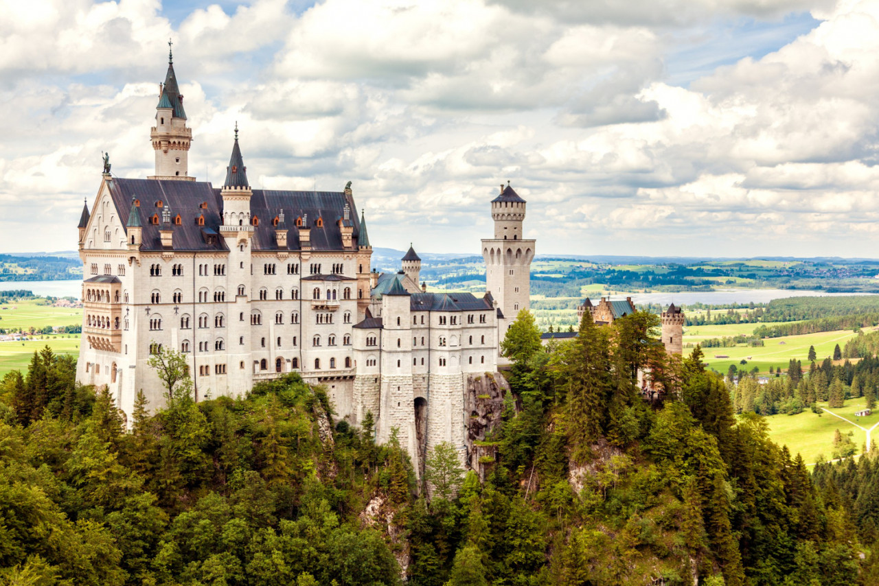 neuschwanstein castle bavarian alps germany