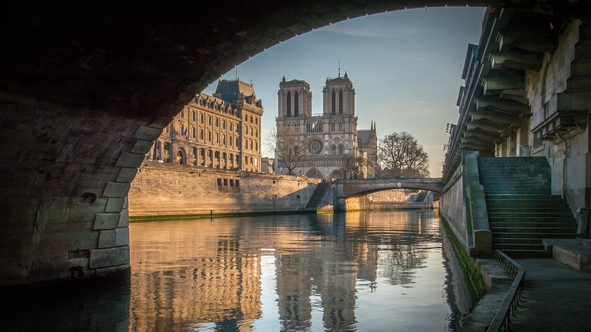 notre dame parigi francia