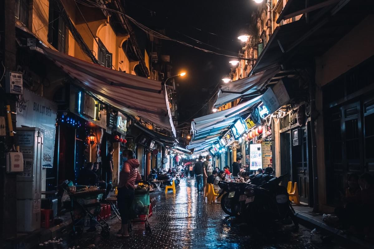 notte mercato strada asia hanoi 1