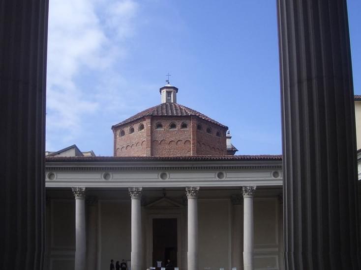 novara battistero visto da piazza duomo