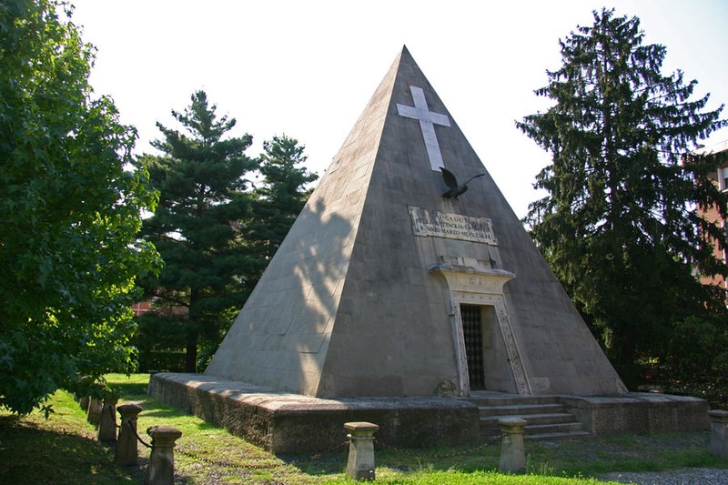 novara piramide