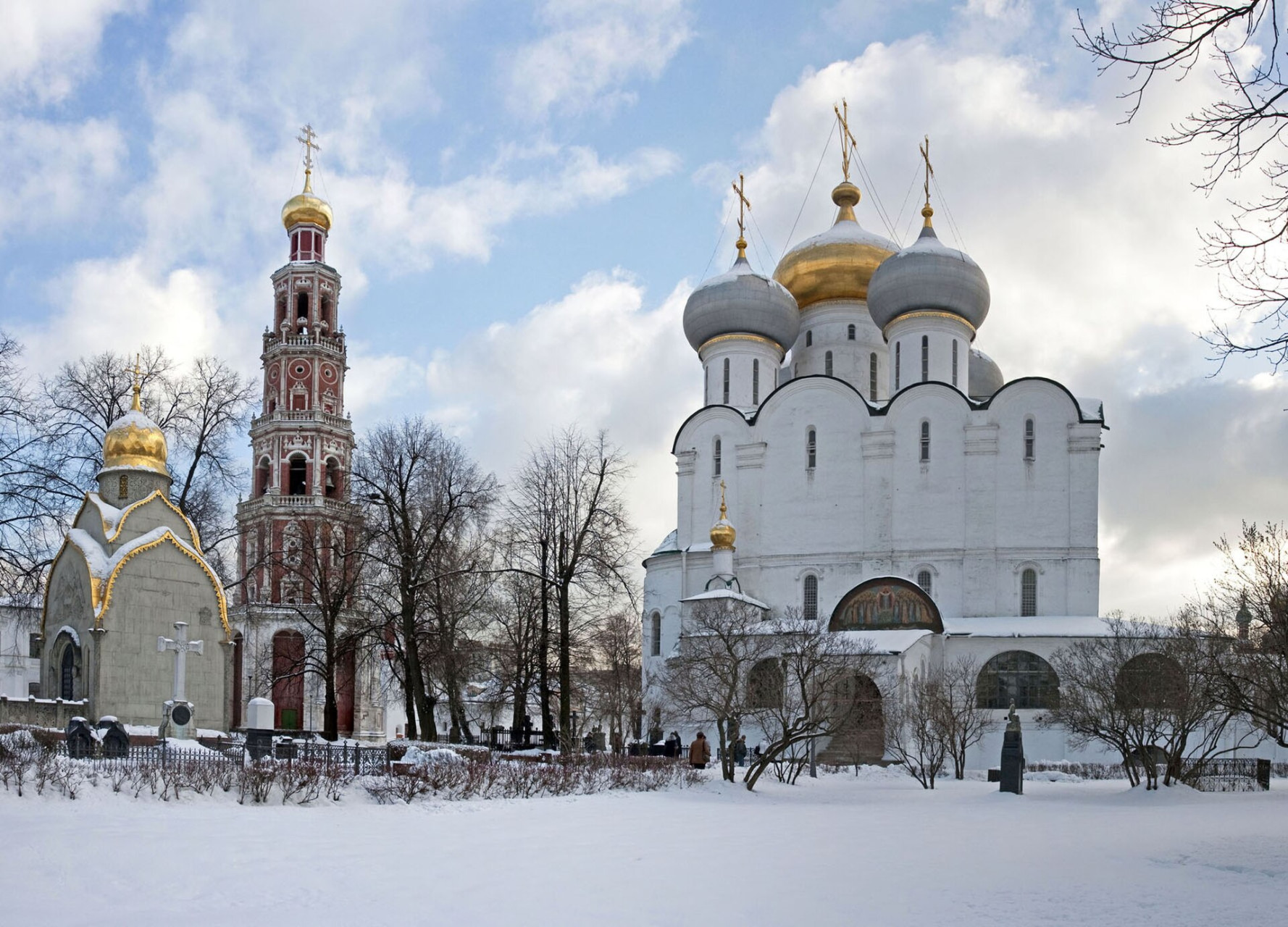 novodevichyconvent moscow russia panoramio sergeyashmarin