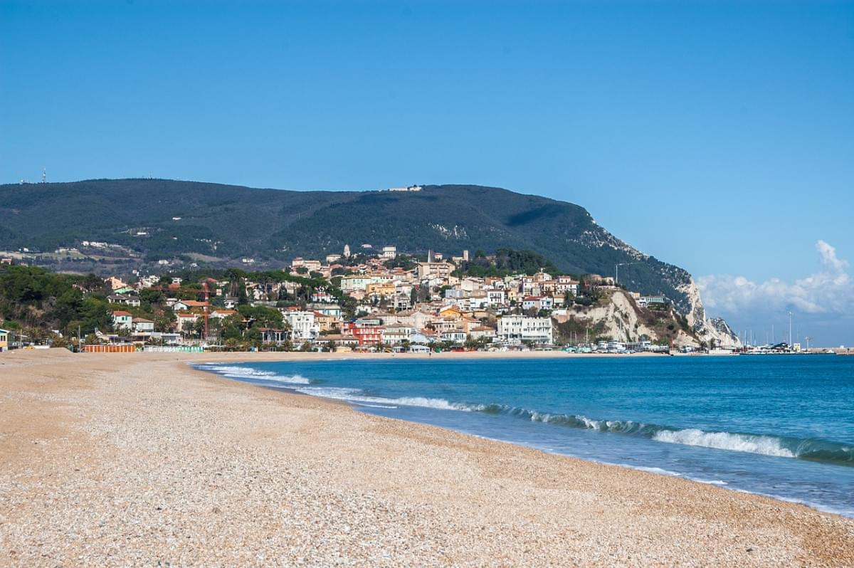 numana monte conero spiaggia