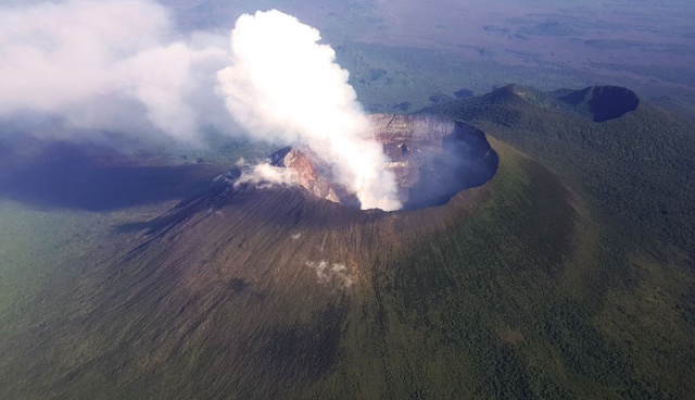 vulcano nyragongo congo africa