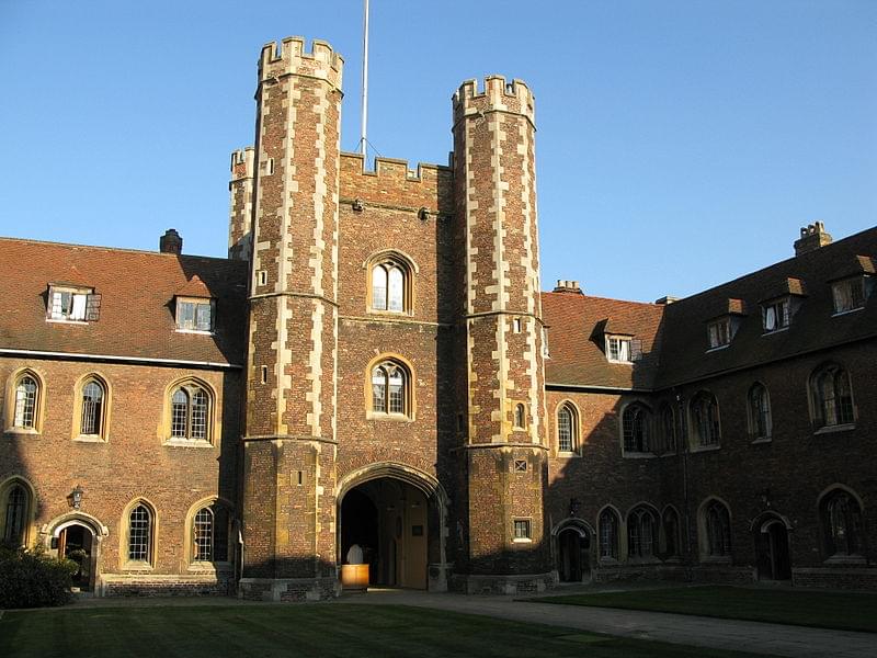 old court queens college cambridge