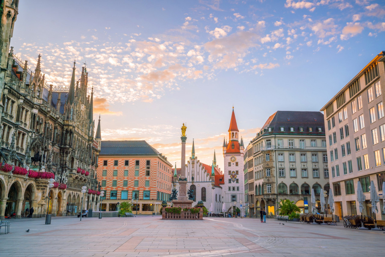 old town hall marienplatz square munich germany