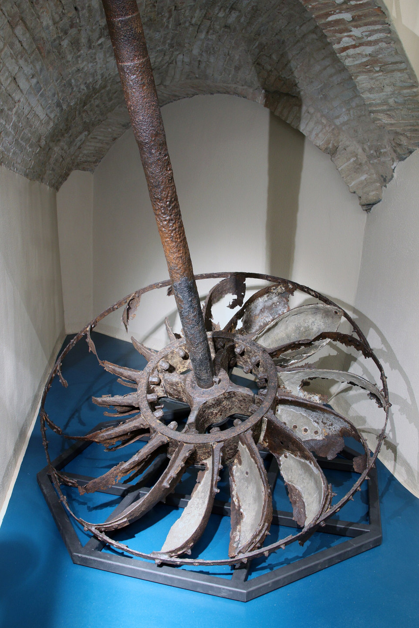 oggetto antico dell'opificio delle acque di bologna