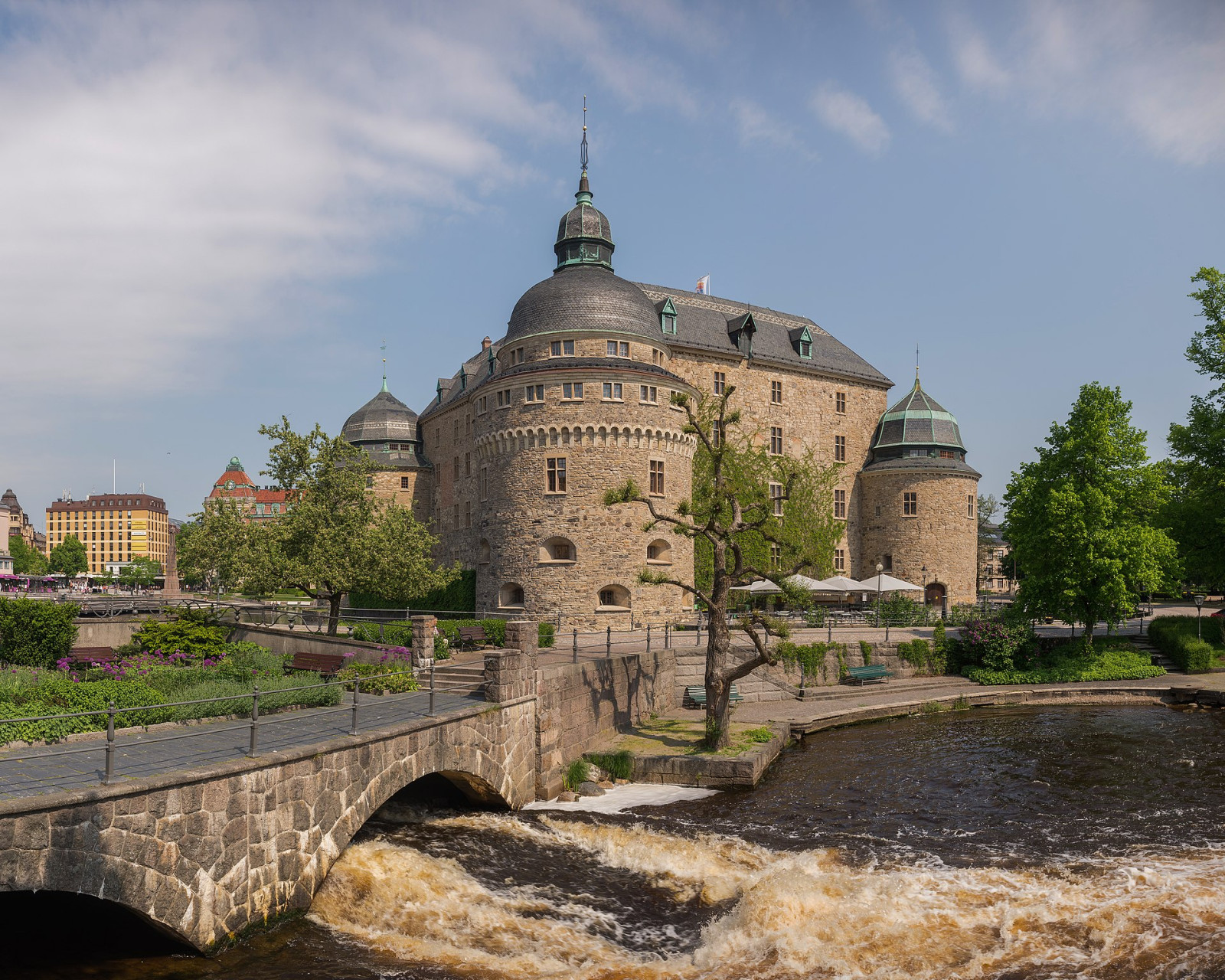 orebro slott may 2014 01