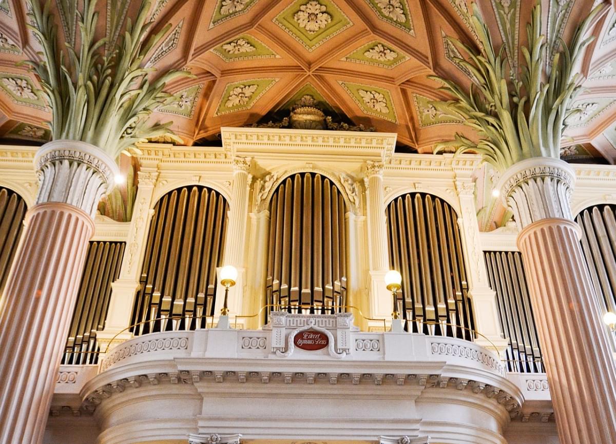 organo chiesa strumento tubi