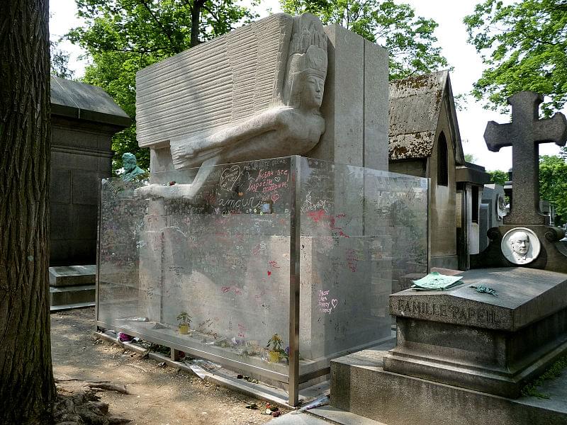 oscar wilde pere lachaise cemetery