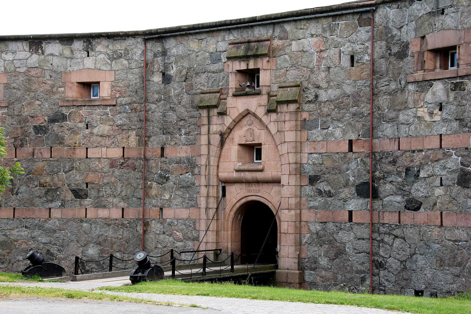 oscarsborg fortress main gate panoramio
