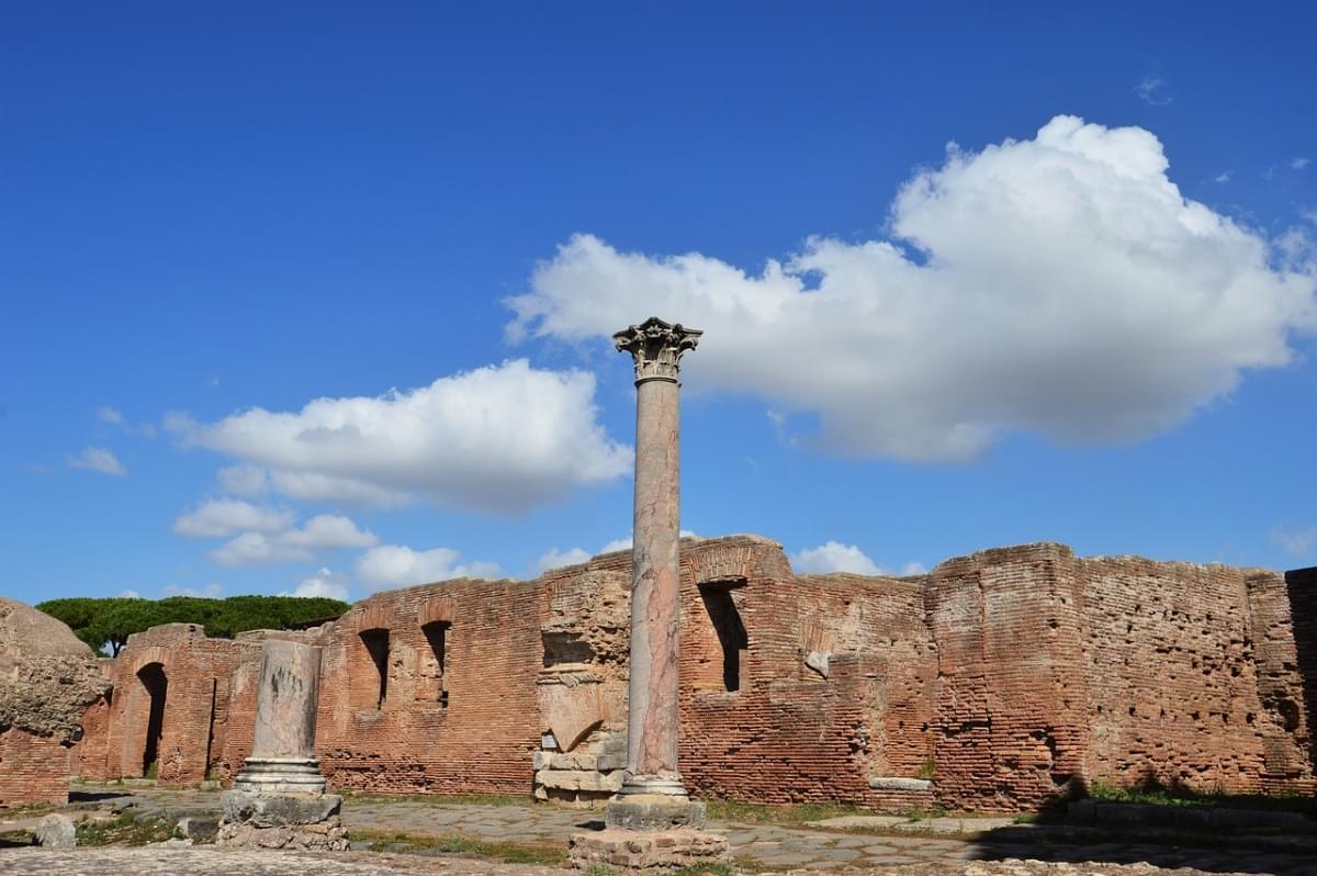 ostia antica monumento