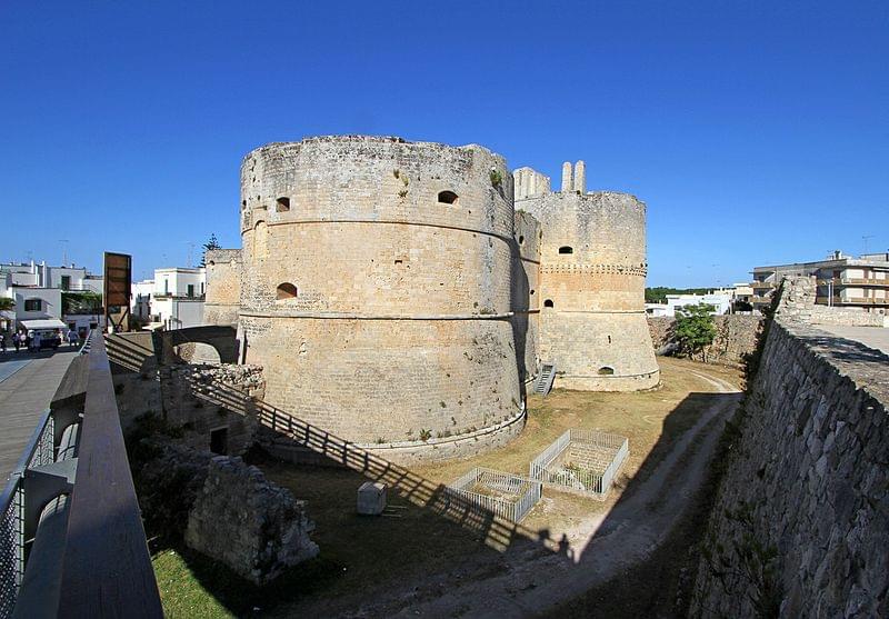 otranto il castello aragonese panoramio 1