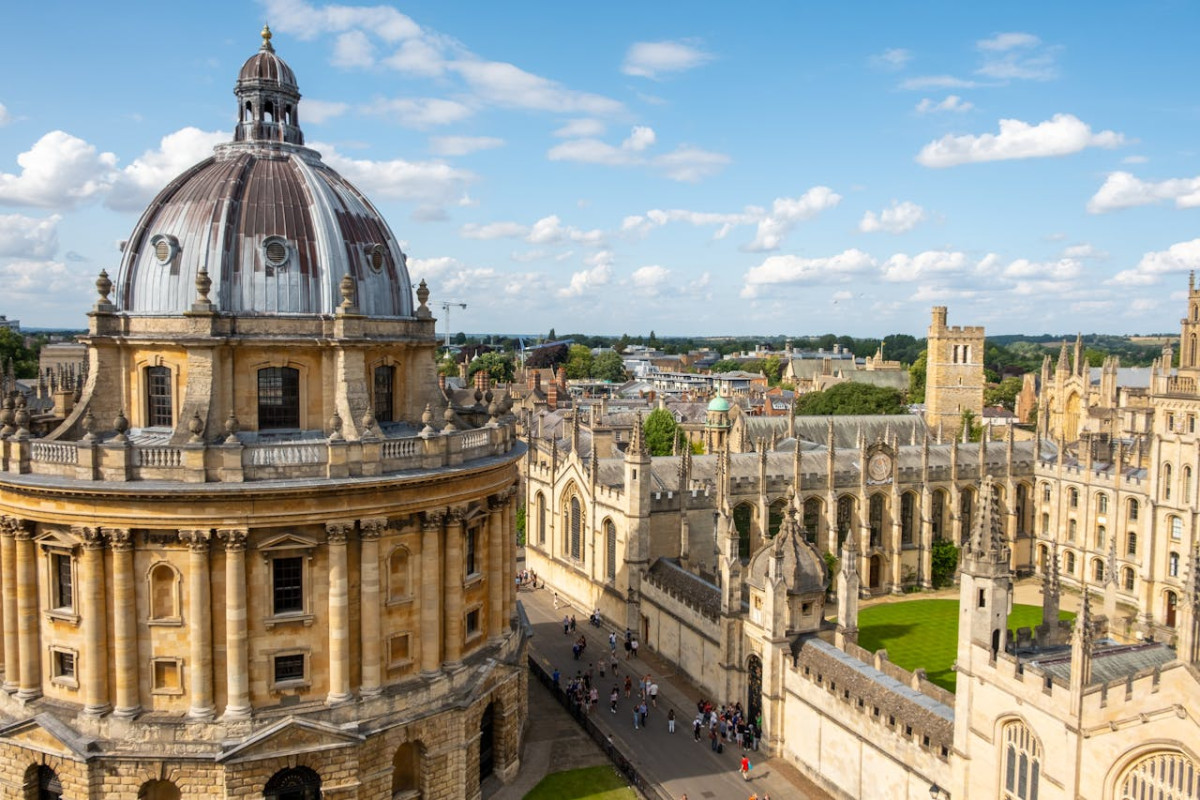 oxford university u k august 5 2019 an outside shot of bodleian library at oxford university on a s 1