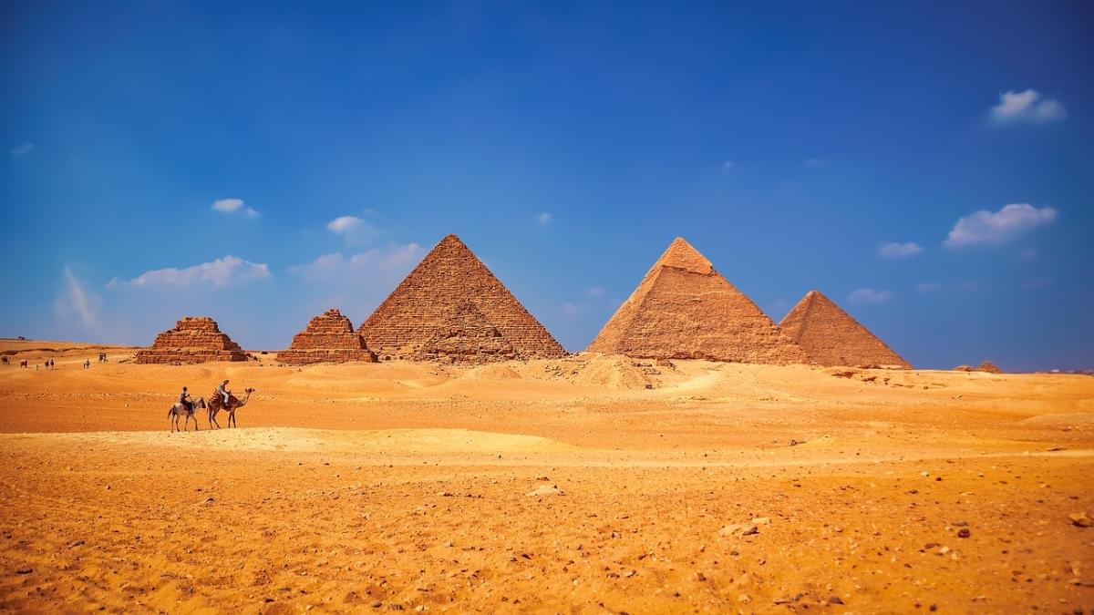 paesaggio piramidi deserto sabbia 1
