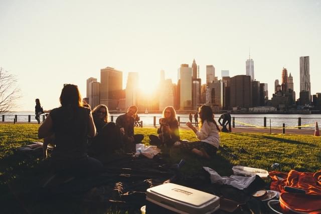 Pic Nic All Aperto Gruppo Persone