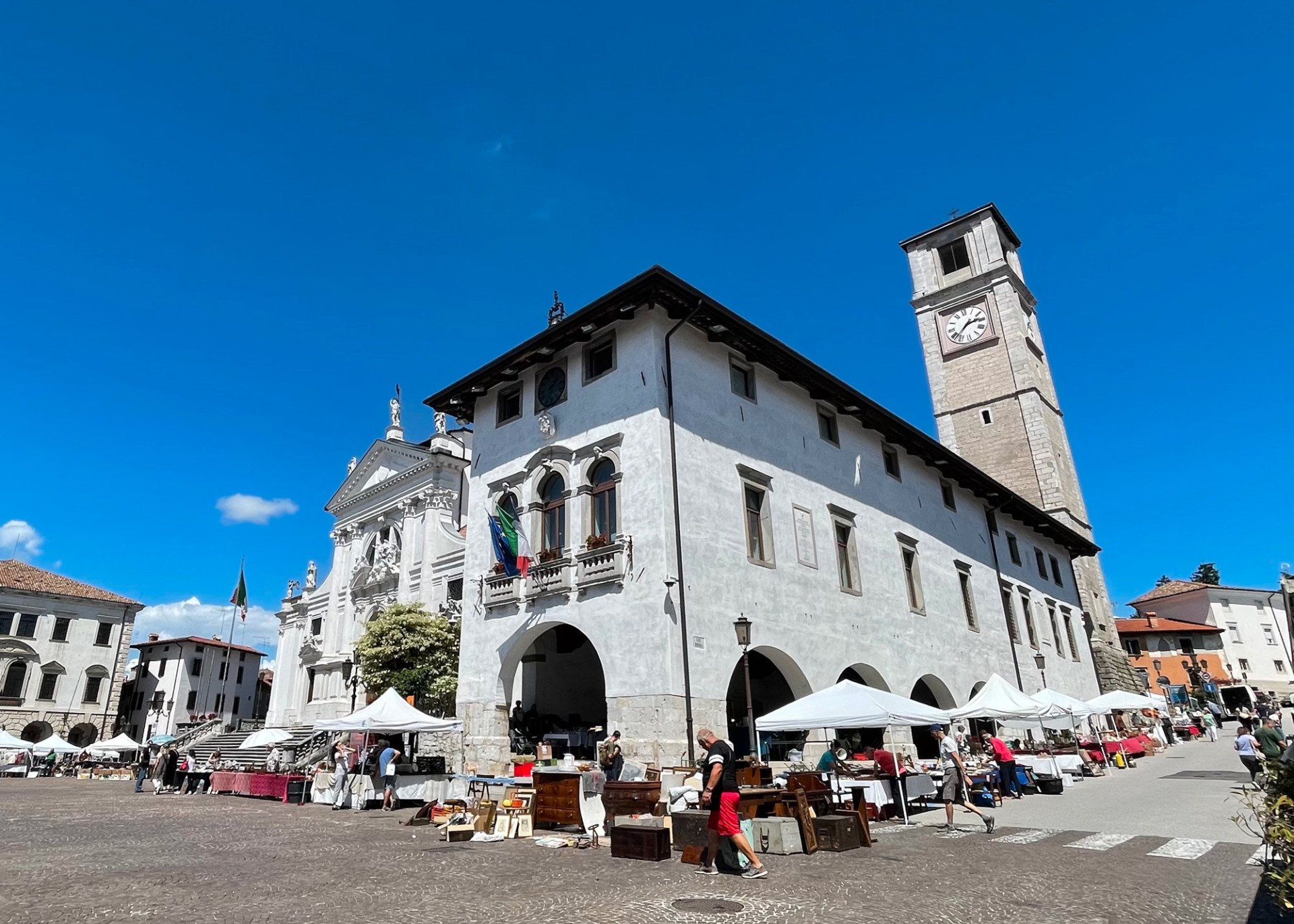 palazzo comunale e biblioteca guarneriana
