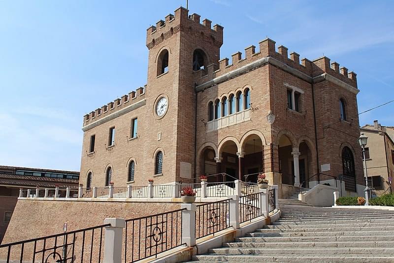 palazzo comunale mondolfo pu