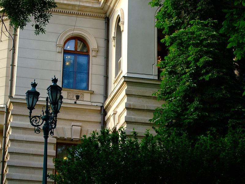 palazzo cotroceni giardini bucharest