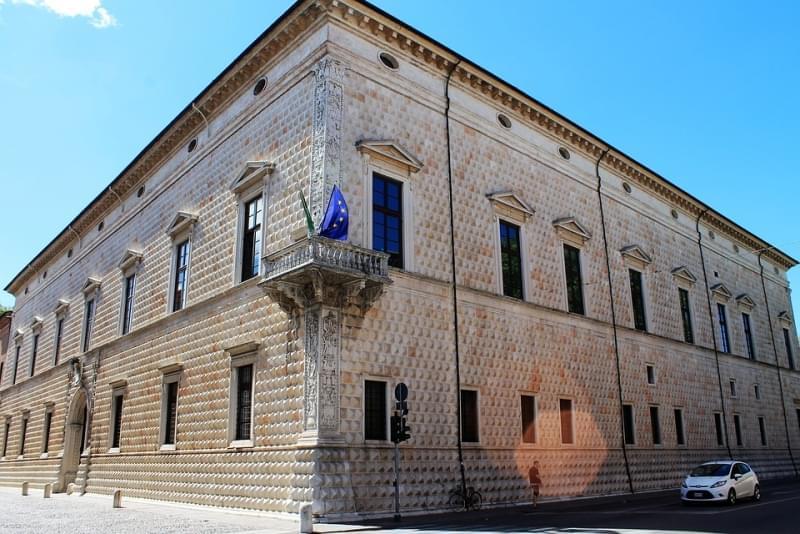 palazzo dei diamanti