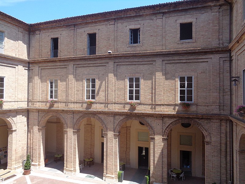 palazzo del collegio raffaello urbino 01