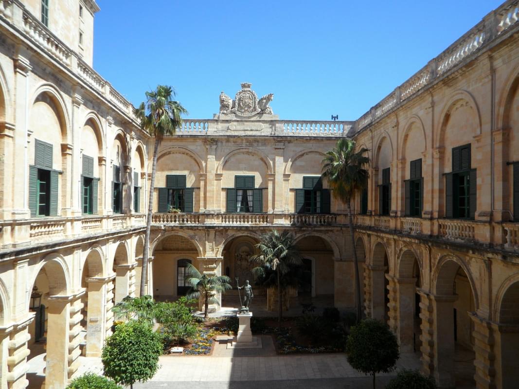 palazzo del gran maestro cortile 1